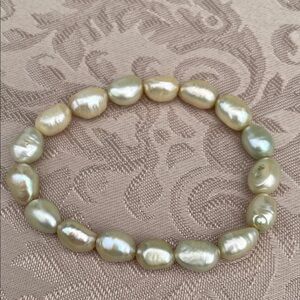 Elegant Pearl Bracelet